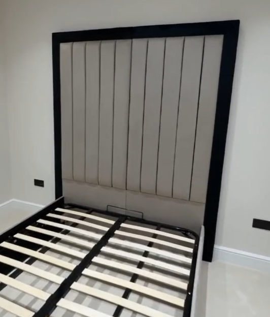 Sofista Monarch Frame Bed